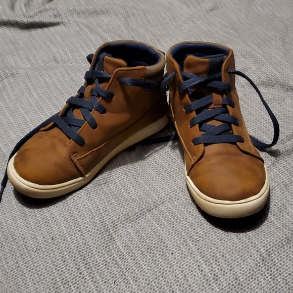 /& 2 Casual Hightops sz4 sz3 Boy Shoes 3//$13 Grey KDs